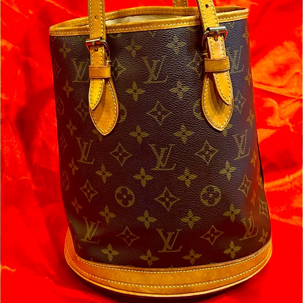 WOW POSHMARK - Authentic Louis Vuitton Bucket Bag - Picture 2 of 16